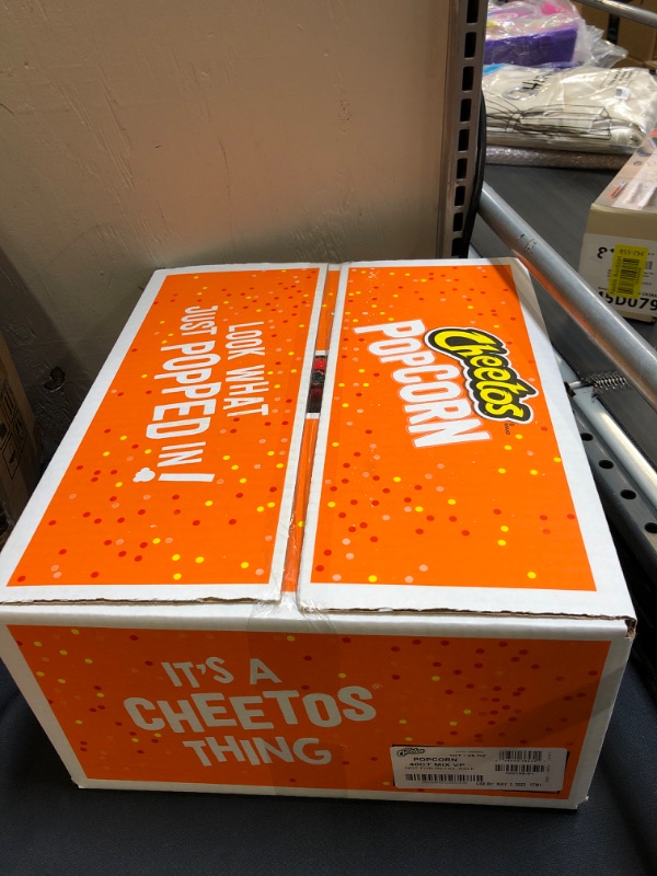 Photo 1 of 40 ct variety pack Cheeto popcorn 
EXP may 3 2022