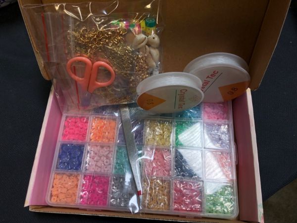 Photo 2 of [2022 New] 4800Pcs Clay Beads for DIY Bracelet Jewelry Making kit, 6mm 24 Colors Flat Round Polymer Clay Spacer Beads with Pendant Charms Kit and Elastic Strings, for Girlfriend Kid
--- factory sealed ---- 

