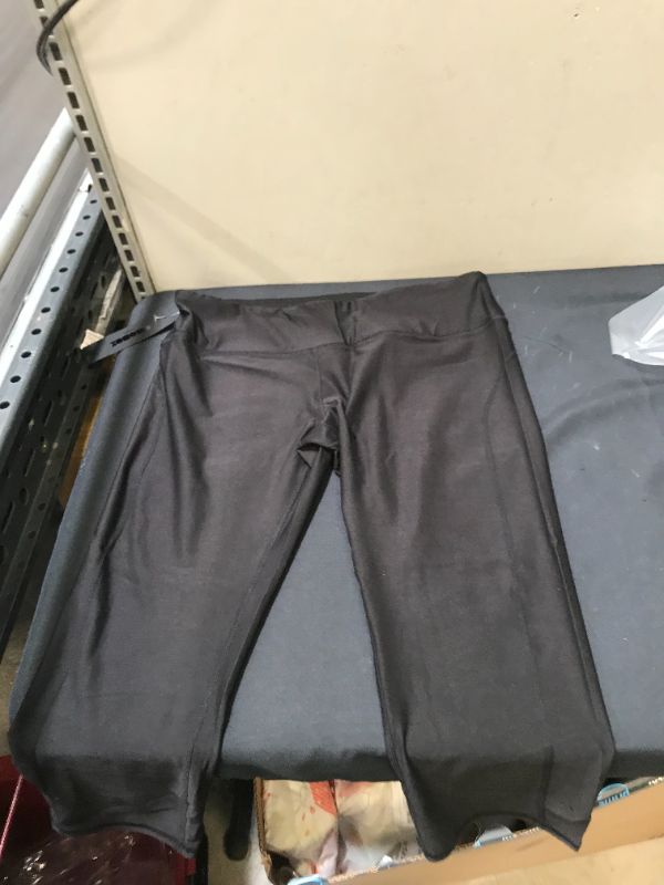 Photo 1 of  WOMENS BLACK CAPRI PANTS ( SIZE: XLARGE ) 