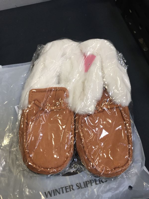 Photo 1 of WOMENS FAUX FUR SLIPPERS SIZE 7.5