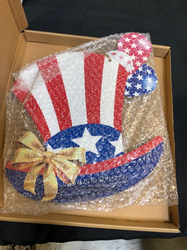 Photo 1 of 4th of July USA Hanging Wooden Door Sign Uncle Sam Patriotic Hat Wall Decor Hanging Wreath Sign Welcome Sign Perfect For Independence Day Memorial Day Patriotic Decoration Farmhouse,Porch,Garden,Front Door?11.8 X 11.8 inch)
