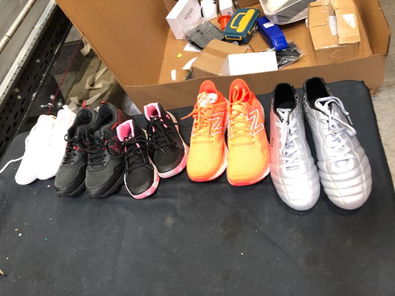 Photo 1 of BOX LOT - VARIOUS SHOES / DIRTY / VARIOUS SIZES