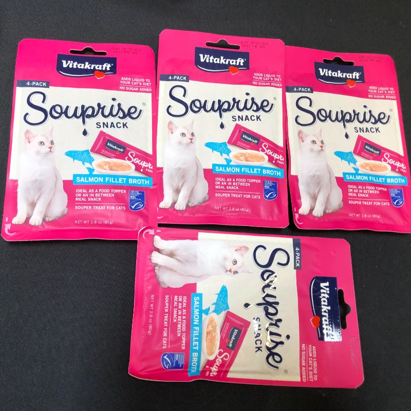 Photo 1 of 4 pcs Vitakraft Souprise Snack Broth Treats for Cats, Food Topper or Between Meal exp 07-2022
