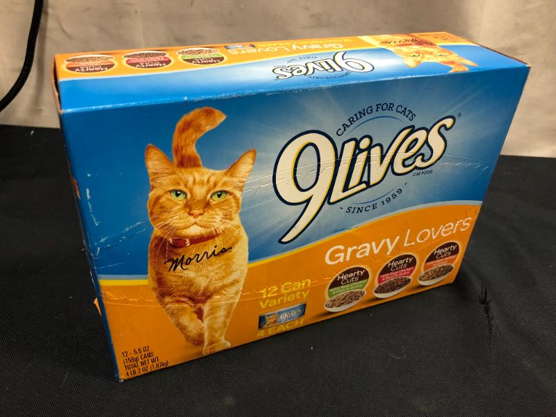 Photo 1 of 9Lives Variety Pack Favorites Wet Cat Food, 5.5 Ounce Cans PACK OF 12cans   exp date 3/5/2022
