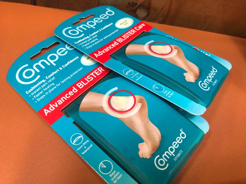 Photo 2 of Compeed Advanced Blister Care 5 Count Medium Pads (2 Pack)