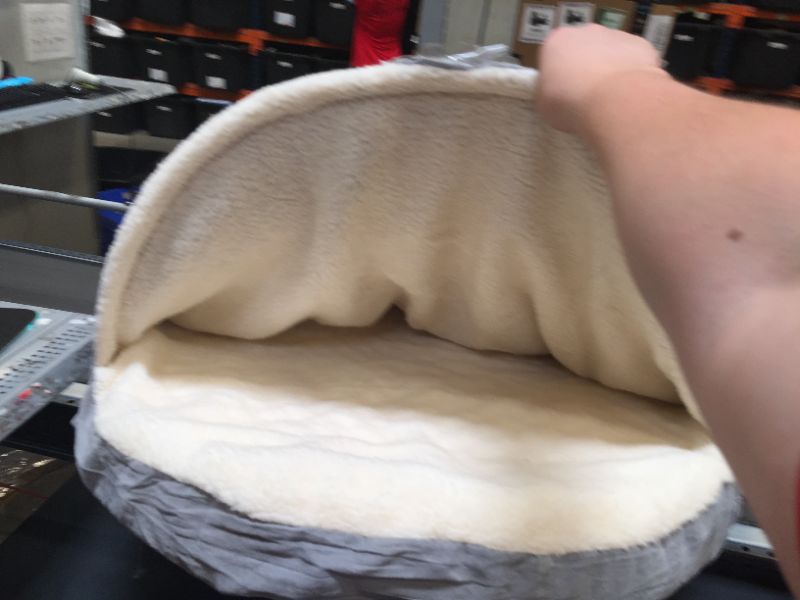 Photo 1 of 3' clamshell dog bed 