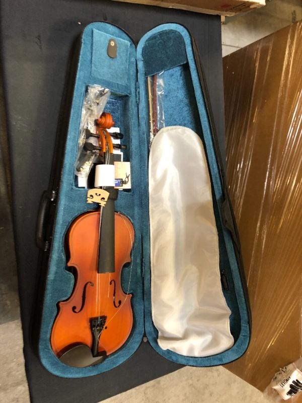 Photo 2 of ?Mendini By Cecilio Violin For Kids & Adults - 3/4 MV300 Satin Antique Violin
broken string - used
