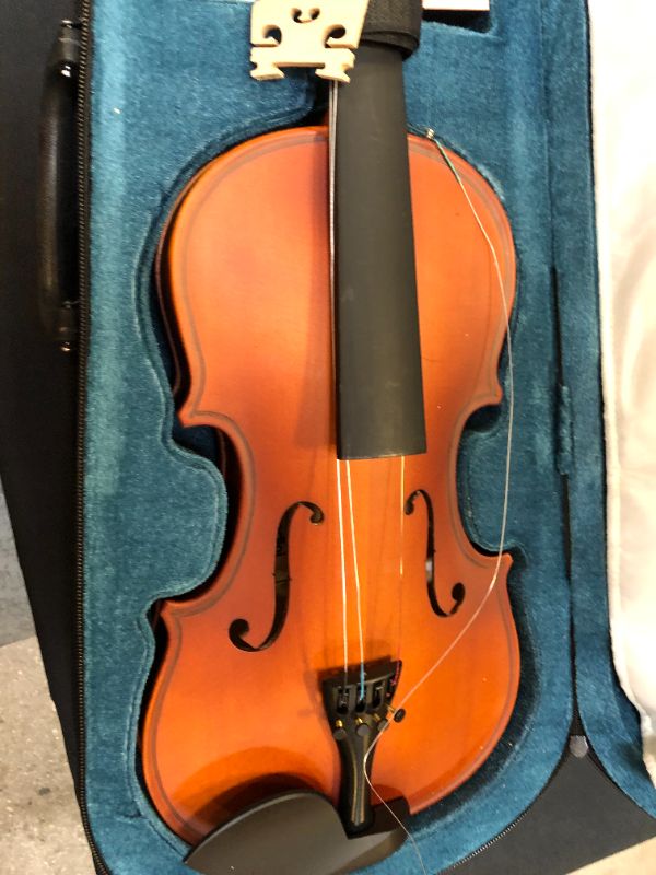 Photo 5 of ?Mendini By Cecilio Violin For Kids & Adults - 3/4 MV300 Satin Antique Violin
broken string - used
