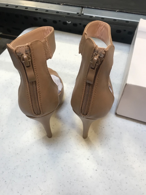 Photo 1 of DREAM PARIS WOMENS HIGH HEELS SIZE 6 BEIGE 