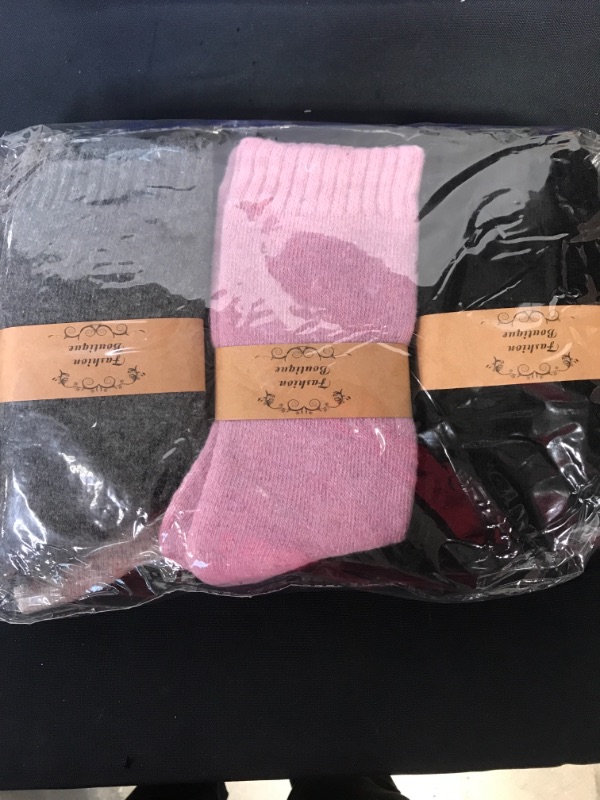 Photo 2 of Justay Winter Womens Wool Socks Vintage Warm Socks Thick Cozy Socks Knit Casual Crew Socks Gifts for Women SIZE UNKNWON 
