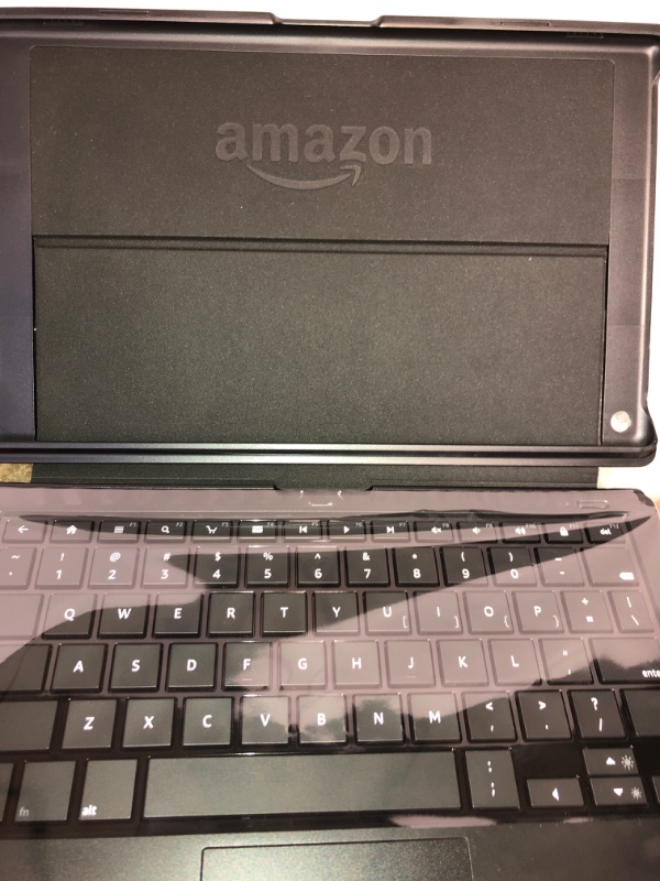 Photo 5 of Made for Amazon Bluetooth Keyboard with detachable case in Black, for Fire HD 10 (11th Generation) 2021 release
