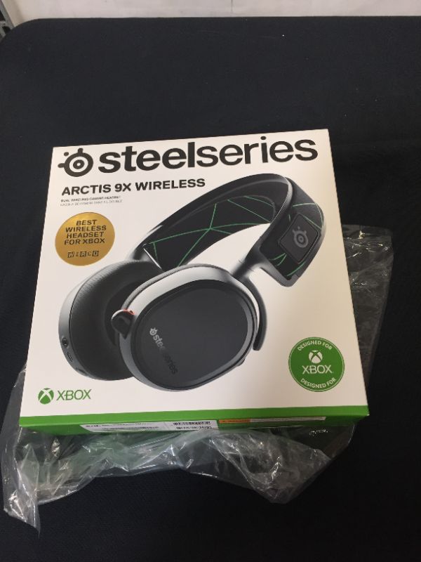 Photo 4 of SteelSeries Arctis 9X Wireless Gaming Headset – Integrated Xbox Wireless + Bluetooth – 20+ Hour Battery Life – for Xbox One and Series X
