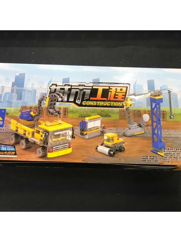 Photo 1 of kids STEM BUILDING toys 16 in 1 construction site vehicles toy set 