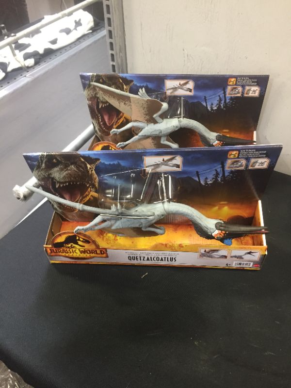 Photo 2 of ?Jurassic World Dominion Massive Action Quetzalcoatlus Dinosaur Action Figure with Attack Movement, Toy Gift with Physical and Digital Play(2)