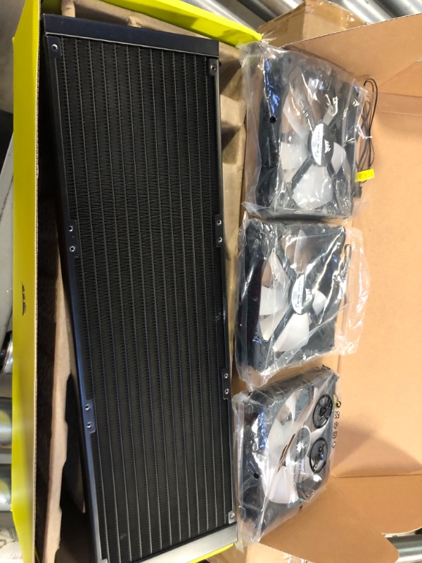 Photo 1 of CORSAIR iCUE H170i ELITE CAPELLIX Liquid CPU Cooler - 33 Dynamic RGB LEDs - 140mm Fans - 420mm Radiator - COMMANDER CORE Smart Lighting Controller - CORSAIR iCUE Software Compatible - Zero RPM Fan RGB Pump + Fans 420mm Elite Capellix Cooler
