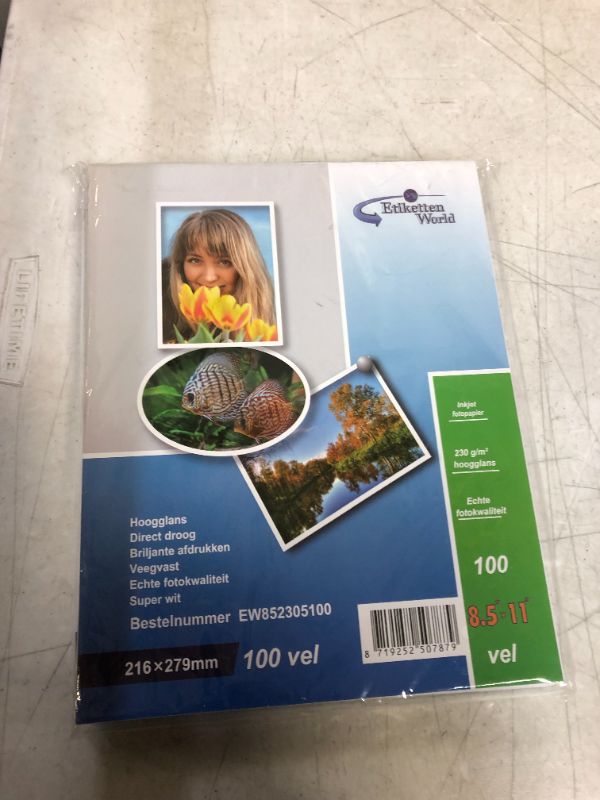 Photo 2 of 100 Sheets 8,5"x11" 230g/sqm EW852305100 Photo paper: very glossy and waterproof photo paper, compatible with all current Ink Jet and Photo Printers from EtikettenWorld BV
