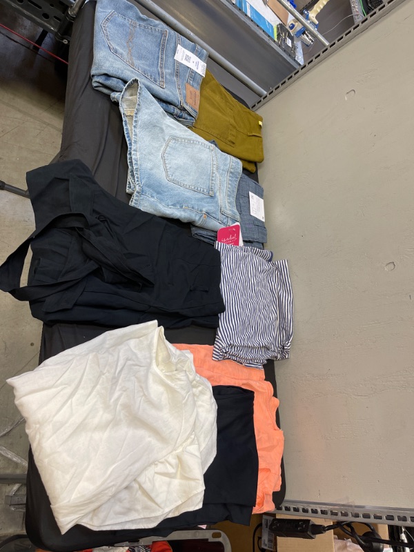 Photo 1 of BAG LOT, WOMEN'S CLOTHING, VARIOUS STYLES, SIZES L-XXL