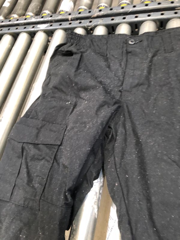 Photo 3 of CARGO PANTS WITH STRETCHABLE WAIST ---32X30 ------THERE IS A LOT OF LINT ON THE PANTS 