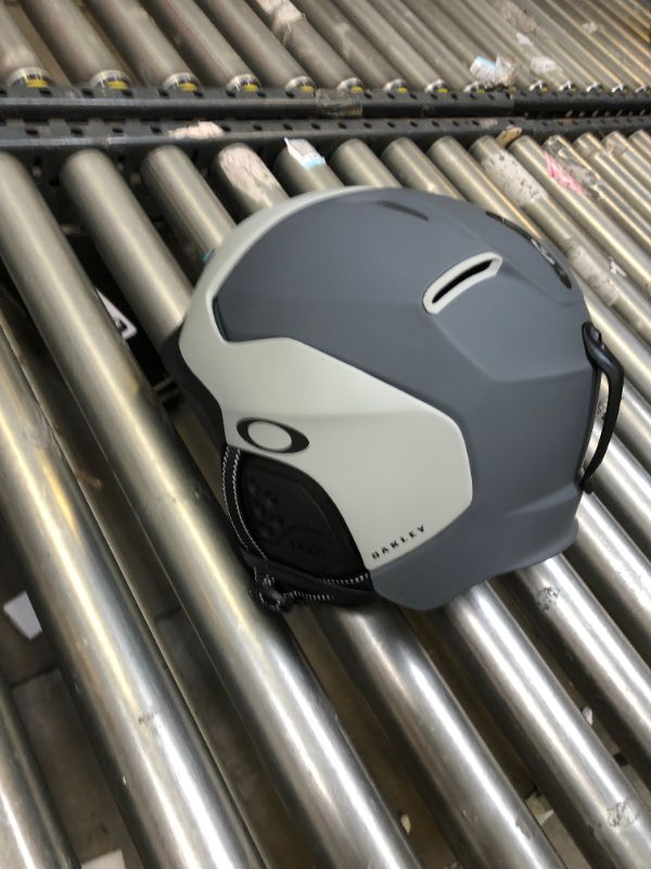 Photo 1 of 2019 Oakley Mod5 Snow Helmet Ski/snowboarding Helmet -99430- 25d- Matte Grey- L
