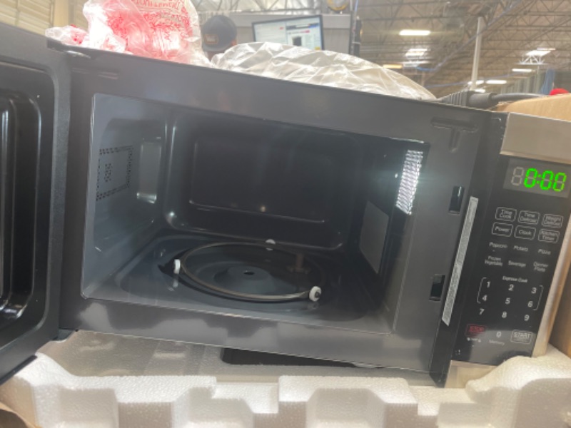 Photo 3 of Farberware Classic 0.7 Cu. ft. 700-Watt Microwave Oven, Brushed Stainless FMO07AHTBKJ