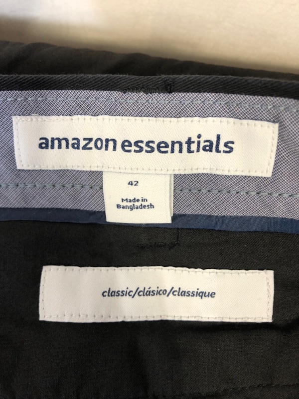 Photo 3 of Amazon Essentials Men's Classic-Fit 9" Short
SIZE 42