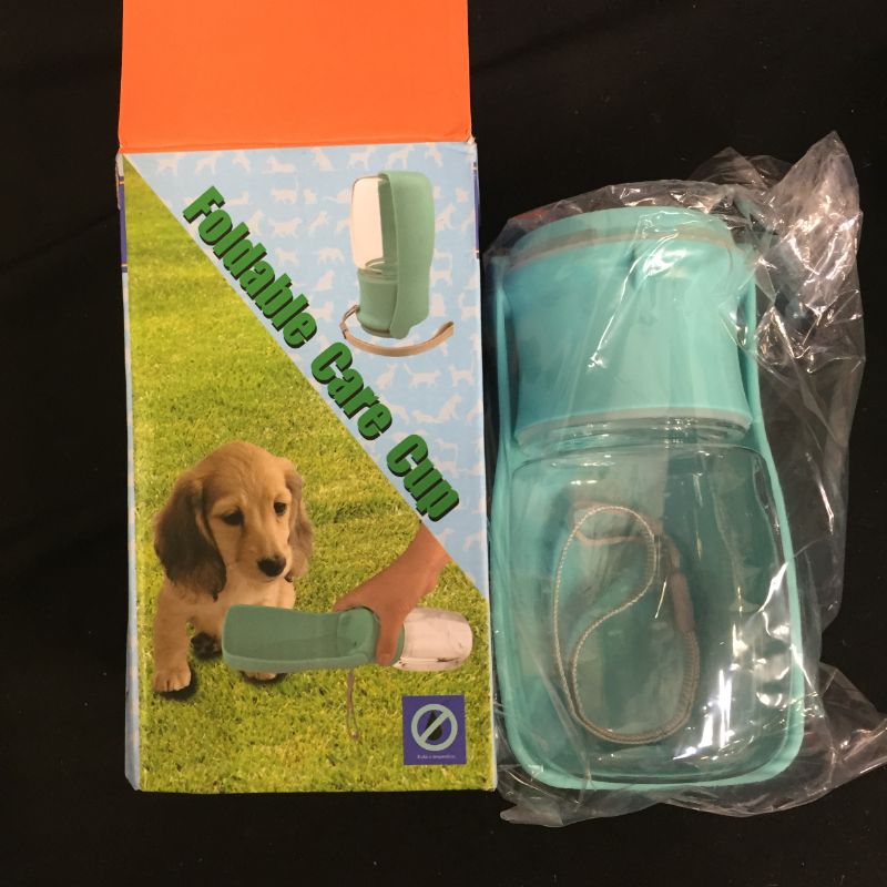 Photo 2 of C/U Foldable Dog Water Bottle Portable Food Grade Leak-Proof pet Water Dispenser