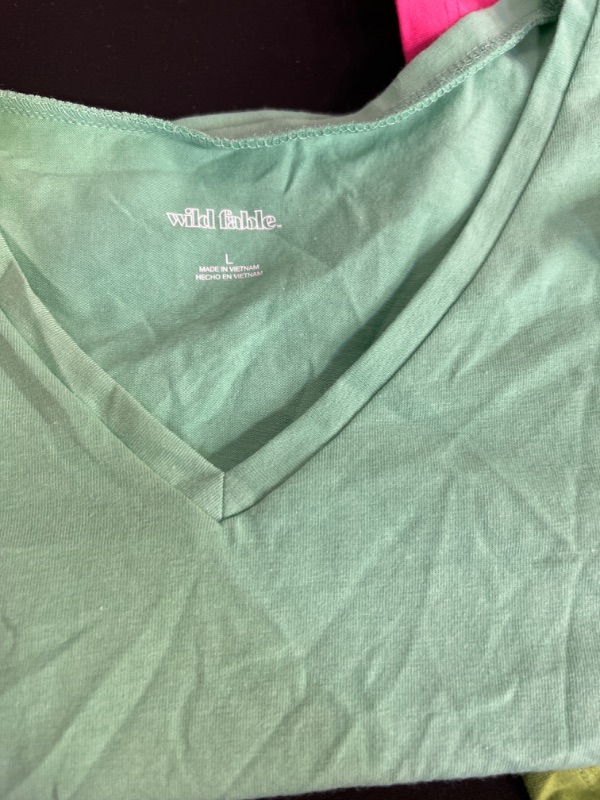 Photo 5 of 3PC LOT, Women' Hort Leeve V-Neck Cropped T-hirt - Wild Fable™, VARIOUS COLORS, 2 TOPS ARE A SIZE S, 1 LARGE 
