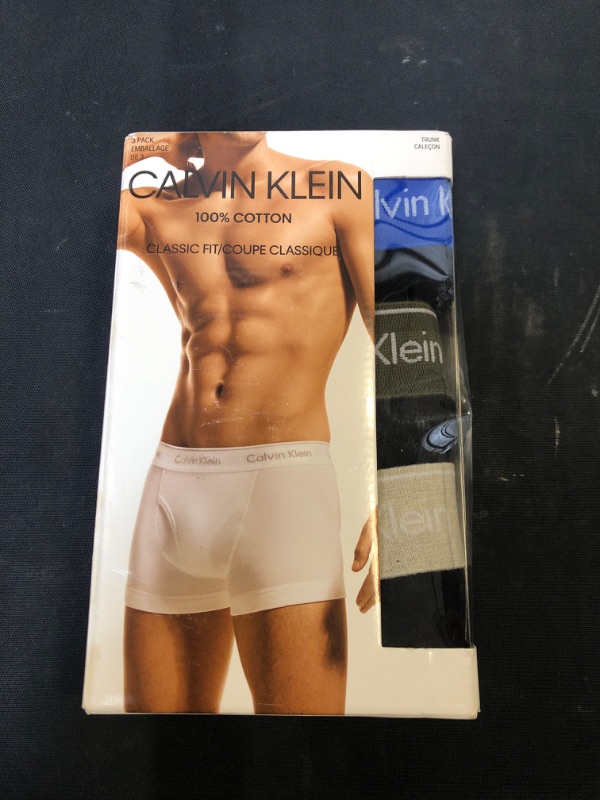 Photo 2 of Calvin Klein Men's Underwear Cotton Classics 3-Pack Trunk
SIZE MEDIUM