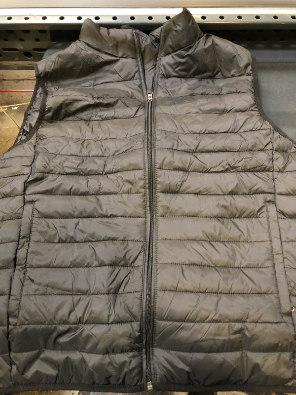 Photo 2 of Amazon Essentials Men's Lightweight Water-Resistant Packable Puffer Vest, Size XL