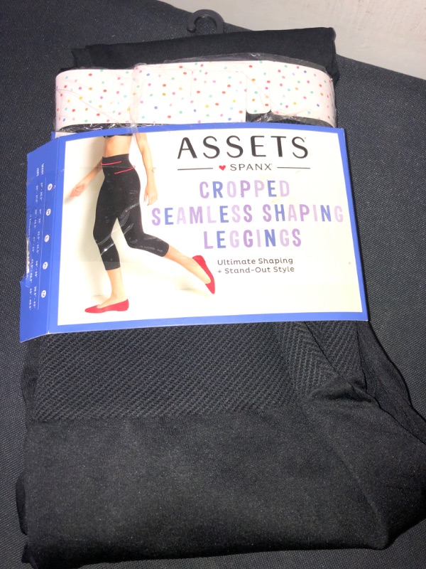 Photo 2 of Assets by Spanx Women's Seamess Shaping Capri LEggings SIZE LARGE 