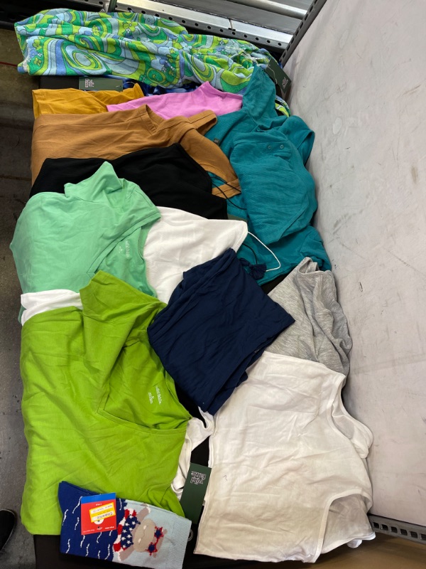 Photo 1 of BAG LOT, WOMEN'S CLOTHING, VaRIOUS SIZES
XS-M