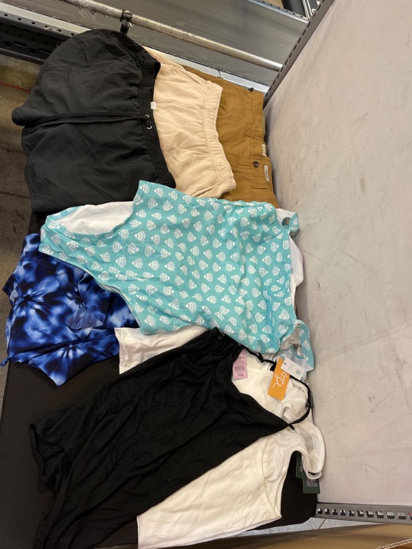 Photo 1 of BAG LOT, WOMEN'S CLOTHING, VaRIOUS SIZES L-XXL
