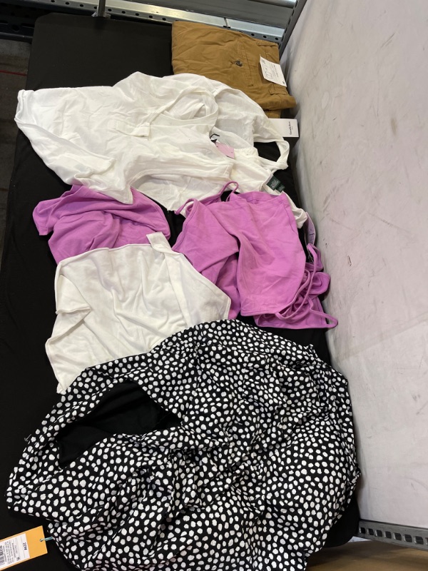 Photo 1 of BAG LOT, WOMEN'S CLOTHING, VaRIOUS SIZES L-XXL
