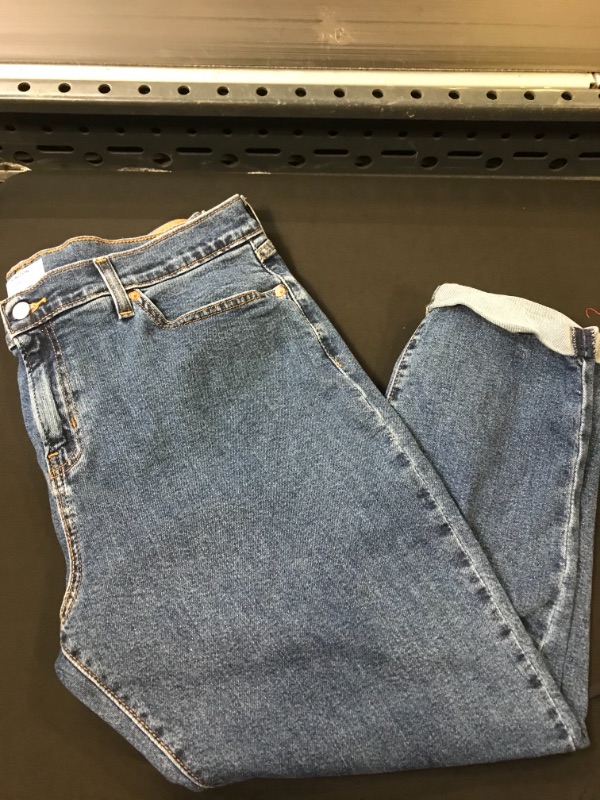 Photo 2 of DENIZEN® from Levi's® Women's Mid-Rise Cropped Boyfriend Jeans  -- Size 14 W32--

