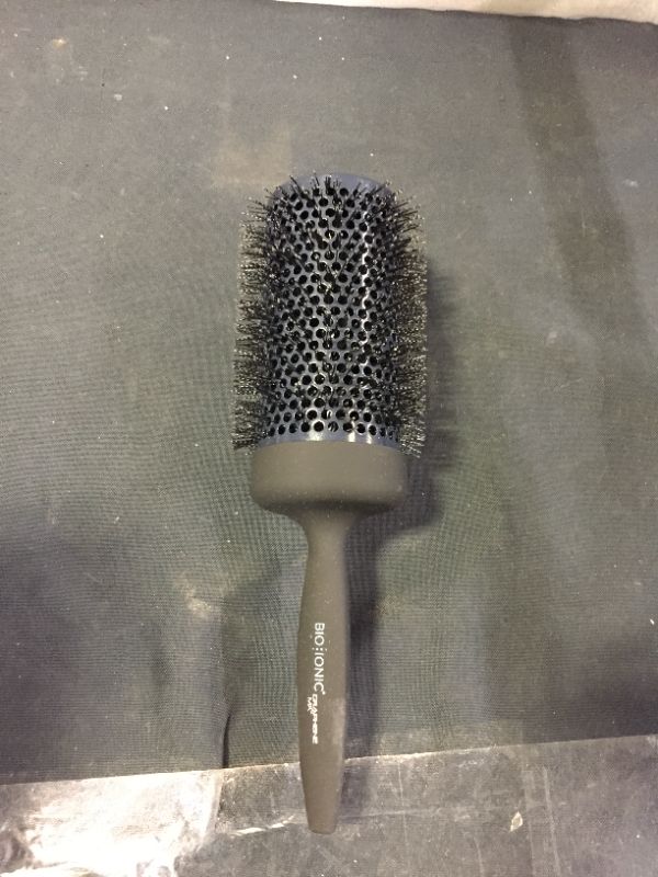 Photo 1 of BIO IONIC Graphene MX Styling Brush
DAMAGED BOX
