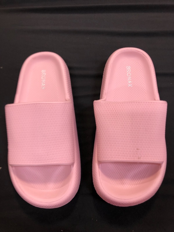 Photo 2 of Cloud Slippers for Women and Men | Pillow Slippers Bathroom Sandals | Extremely Comfy | Cushioned Thick Sole-----SIZE 9-10