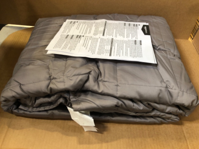 Photo 4 of amazon basics All-Season Weighted Blanket  Dark Grey, 20-Pound, 60 inch x 80 inch (Full/Queen)