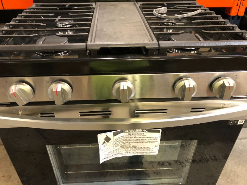 Photo 4 of Samsung 6 Cu. Ft. Stainless Steel Smart Freestanding Gas Range With 18K BTU Dual Ring Power Burner And Self Clean - NX60A6311SS/AA

