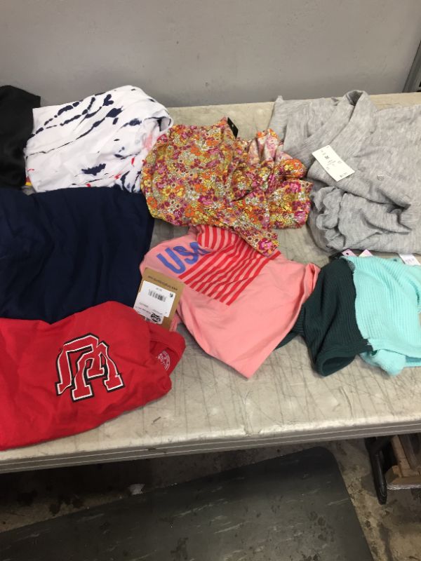 Photo 2 of BAG LOT OF WOMEN'S CLOTHING DIFFERENT SIZES --SOLD AS IS ---