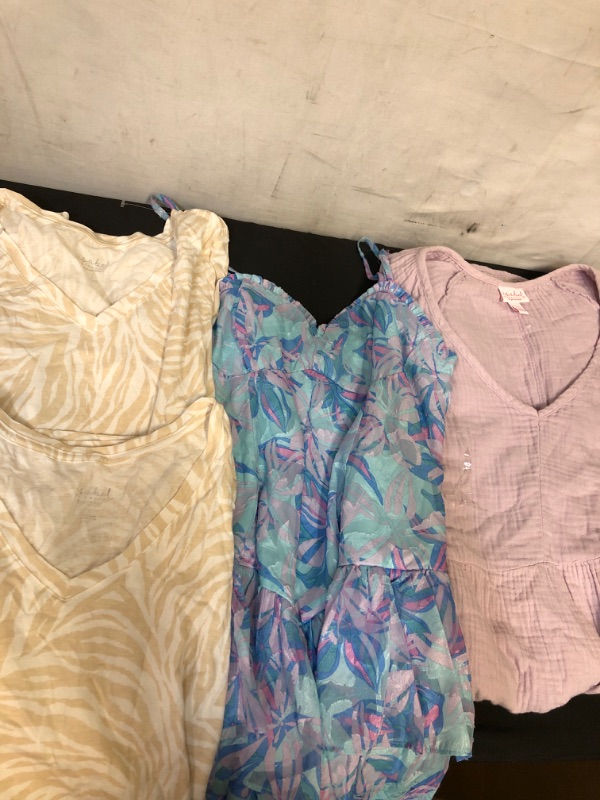 Photo 1 of 4PC LOT, VARIOUS WOMENS CLOTHING, SIZE L