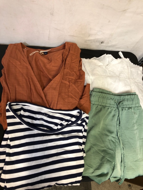 Photo 1 of 4PC LOT, VARIOUS WOMENS CLOTHING, SIZE XL