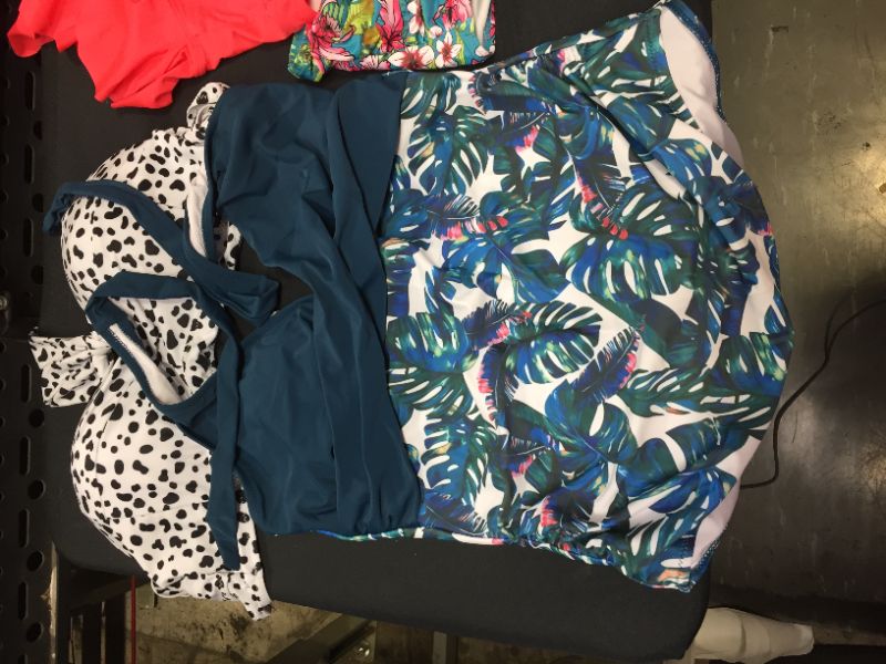 Photo 3 of BAG LOT WOMEN'S SWIMSUITS SIZE L AND XL --SOLD AS IS --