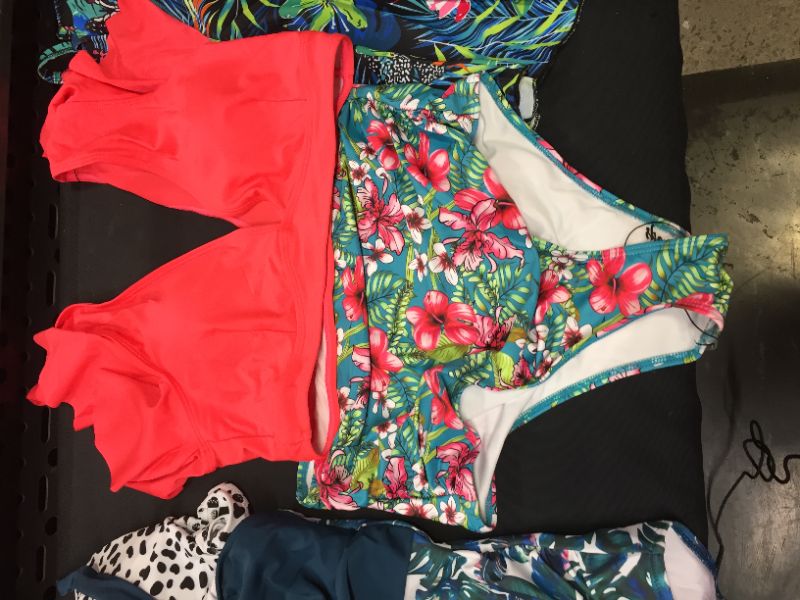 Photo 4 of BAG LOT WOMEN'S SWIMSUITS SIZE L AND XL --SOLD AS IS --