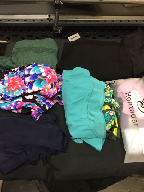 Photo 3 of BAG LOT OF WOMEN'S CLOTHING SIZE L  --SOLD AS IS ---