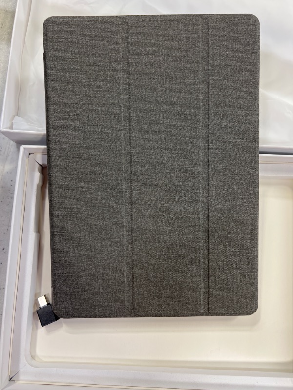 Photo 2 of MEDIAPAD, UNKNOWN MAKE/MODEL.
COMES WITH CASE/COVER.