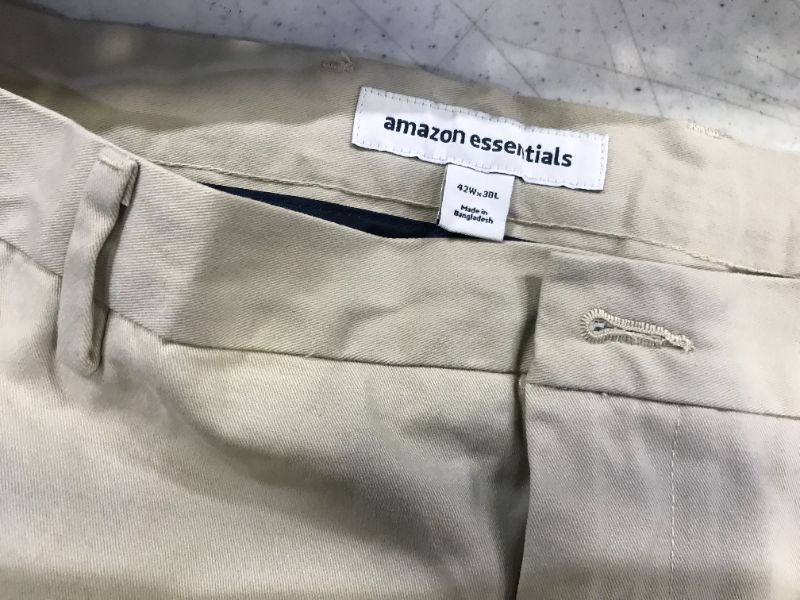 Photo 4 of Amazon Essentials Men's Classic-fit Wrinkle-Resistant Flat-Front Chino Pant