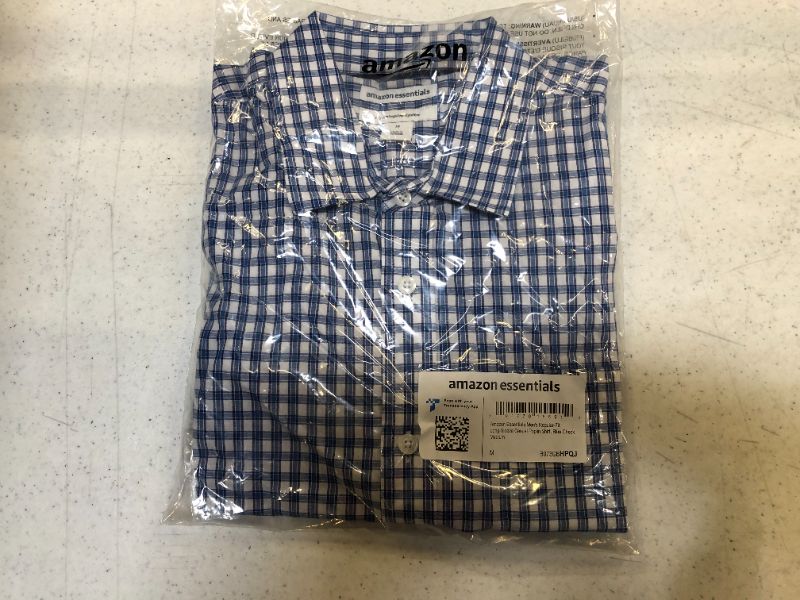 Photo 2 of Amazon Essentials Men's Regular-Fit Long-Sleeve Plaid Poplin Shirt size M
