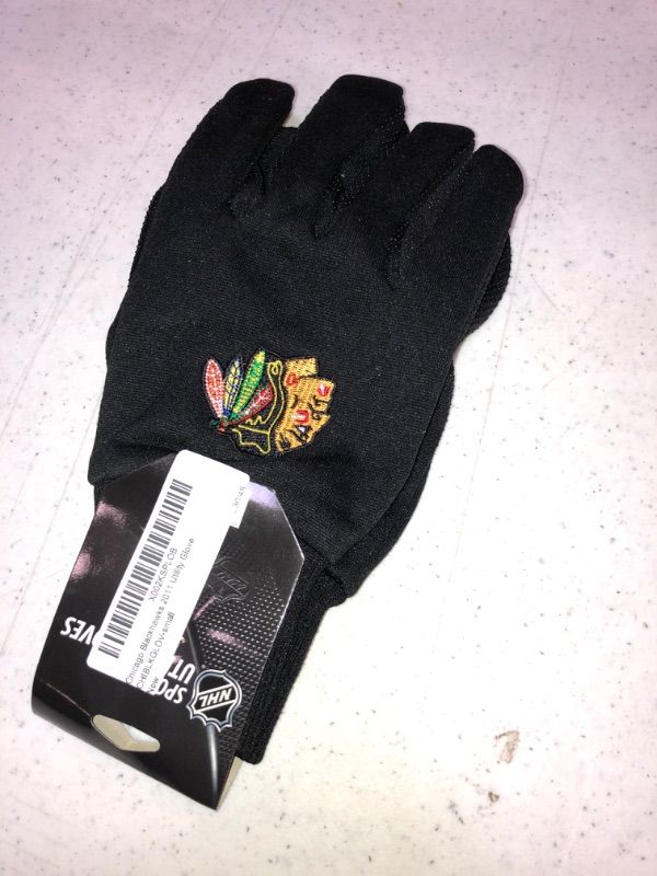 Photo 2 of Chicago Blackhawks 2011 Utility Glove