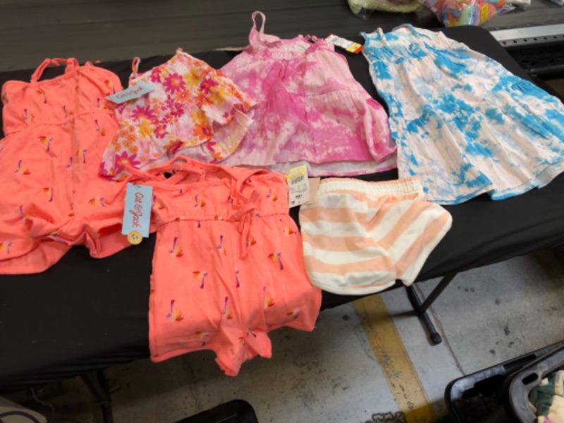 Photo 1 of 6 ITEM KIDS CLOTHES LOT 
SIZES VARY 