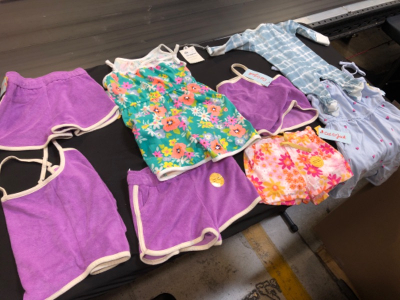 Photo 1 of 8 ITEM KIDS CLOTHES LOT
SIZES VARY 
